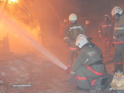 В Нерюнгри горели две рядом стоящие бани