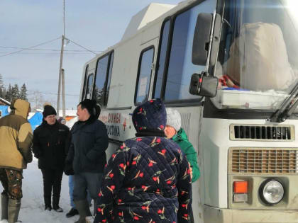В селах Хангаласского района работает передвижной медицинский диагностический комплекс