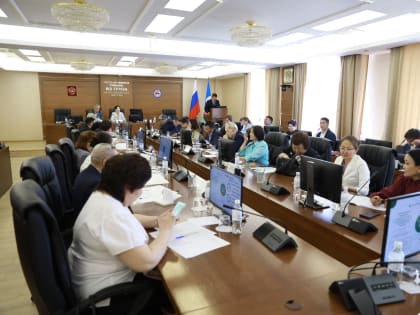 Реализацию регионального закона о языках обсудили в парламенте Якутии