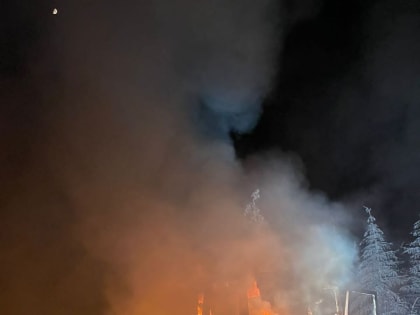 Не проехали мимо! «Москвич-Полярник» спас горящий бензовоз по пути в Оленек