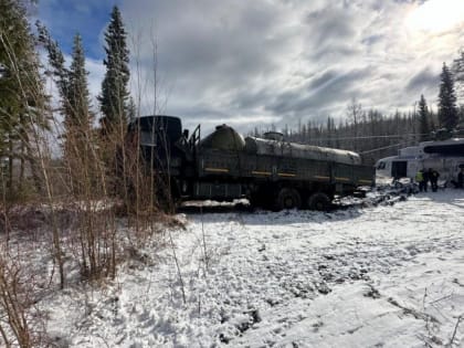 Автомобиль с 12 людьми провалился под лед