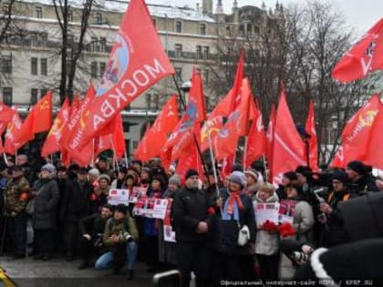 «Или социализм, или варварство и война!» 106-я годовщина Рабоче-крестьянской Красной Армии и флота в Москве