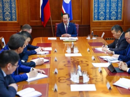 Глава Якутии провел планерное совещание с членами правительства