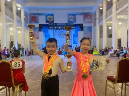 Маленькие танцоры из Якутии привезли свои первые медали из Петербурга