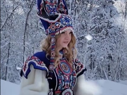 Победительница конкурса красоты в уникальном якутском наряде