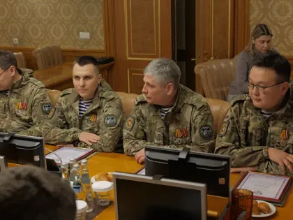 Юрий Трутнев встретился с отрядом вернувшихся с СВО добровольцев–госслужащих дальневосточных регионов