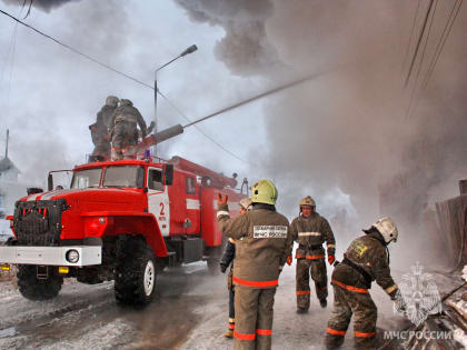 Эксперты выясняют причину возгорания бульдозера в Нерюнгринском районе
