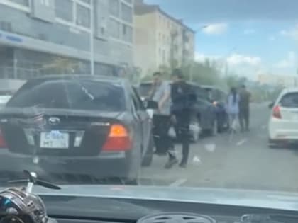 Ну и ну! Сразу 4 машины столкнулись в центре Якутска — видео