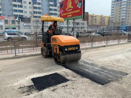 Марафет перед играми: Территория возле Крестьянского рынка попала под ямочный ремонт