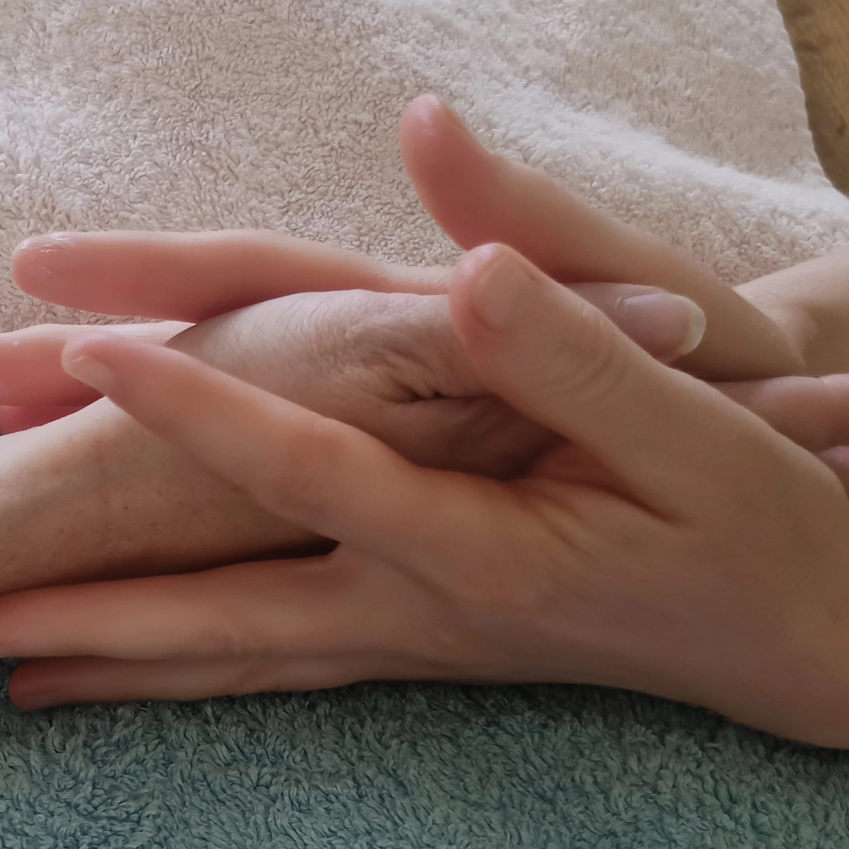 Photo d'une séance de réflexologie palmaire