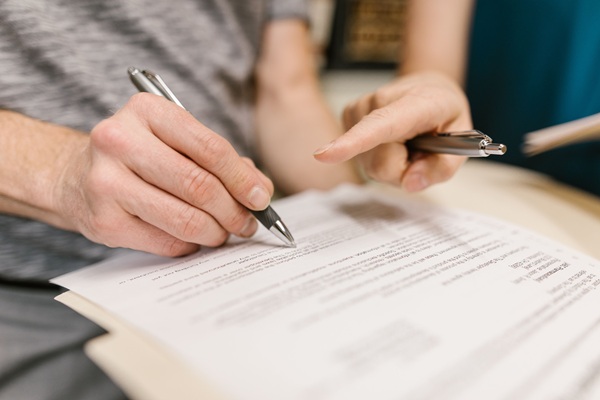 How to Properly Sign a Will in Alberta