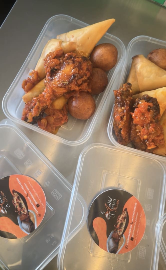 Nigerian Small chops( samosa,spring roll, puff puff and spicy winglet or gizzard)
