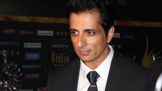 Actor Sonu Sood in a black suit and tie at the IIFA 2017 green carpet