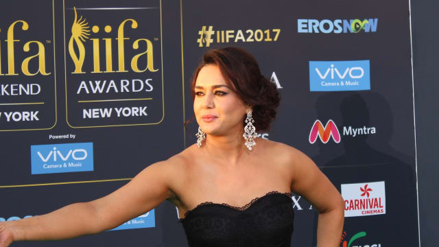 Actress Preity Zinta in a black strapless dress on the IIFA 2017 red carpet