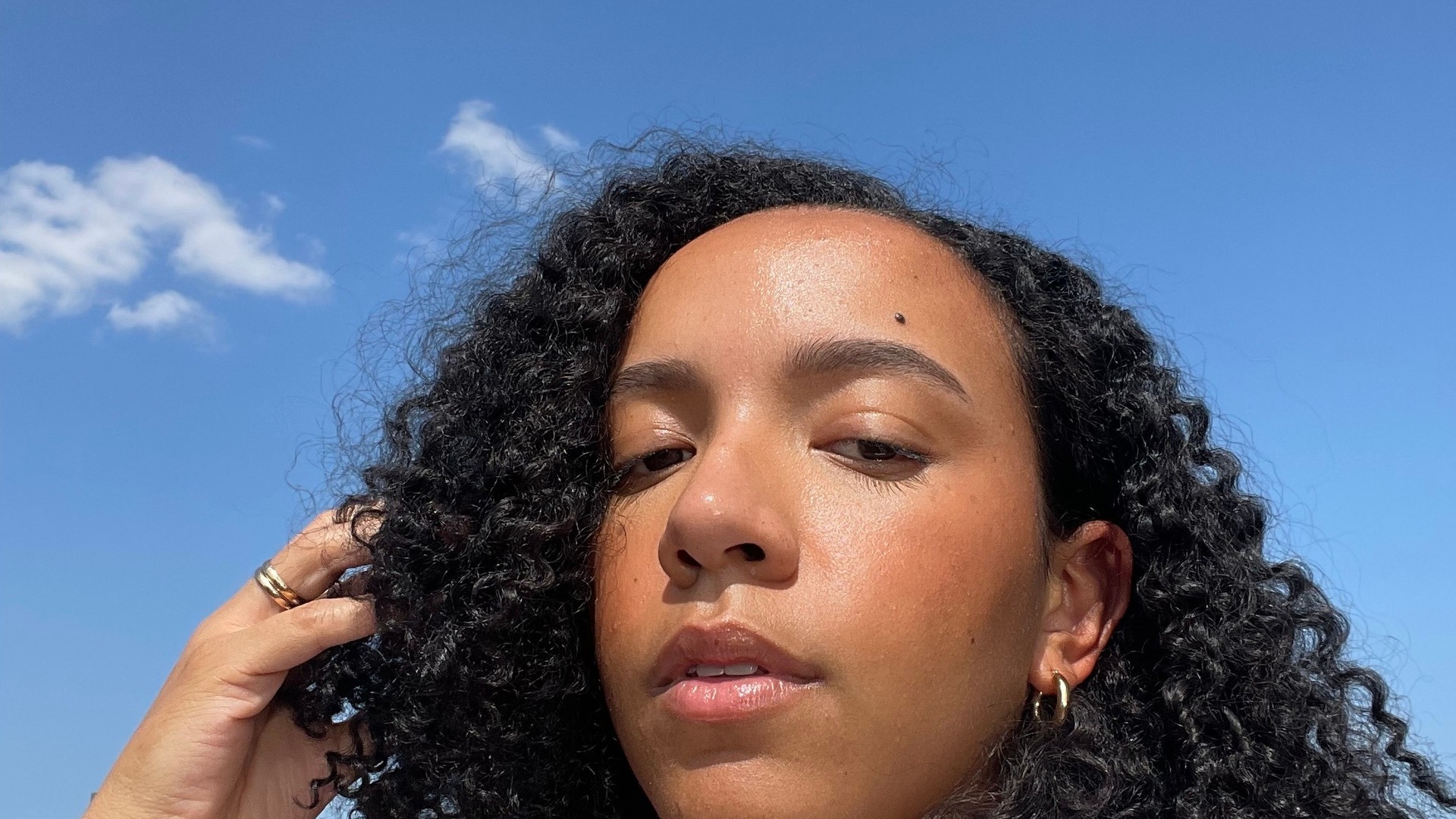 Draped Weathered Cheeks How-To: Fall 2026’s Downward Blush Flush