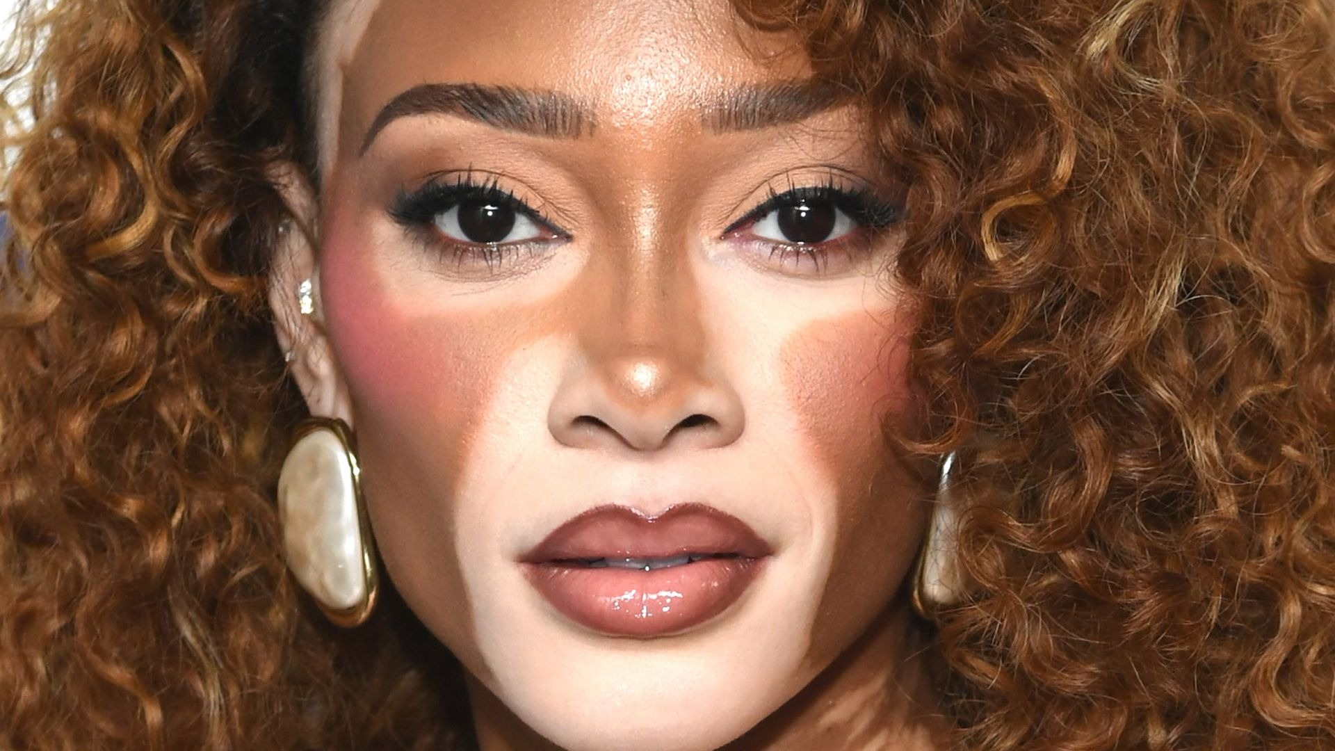 Cold Girl Flush How-To: Fall 2026's Rosy Cheek-and-Nose Look
