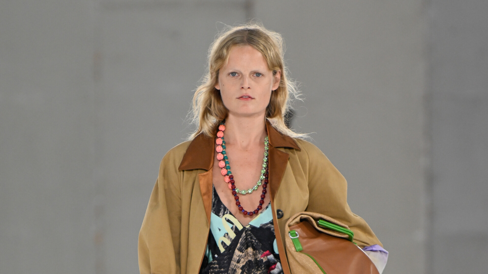 Dries Van Noten SS27: Julian Klausner’s Spontaneous Cinematic Glamour