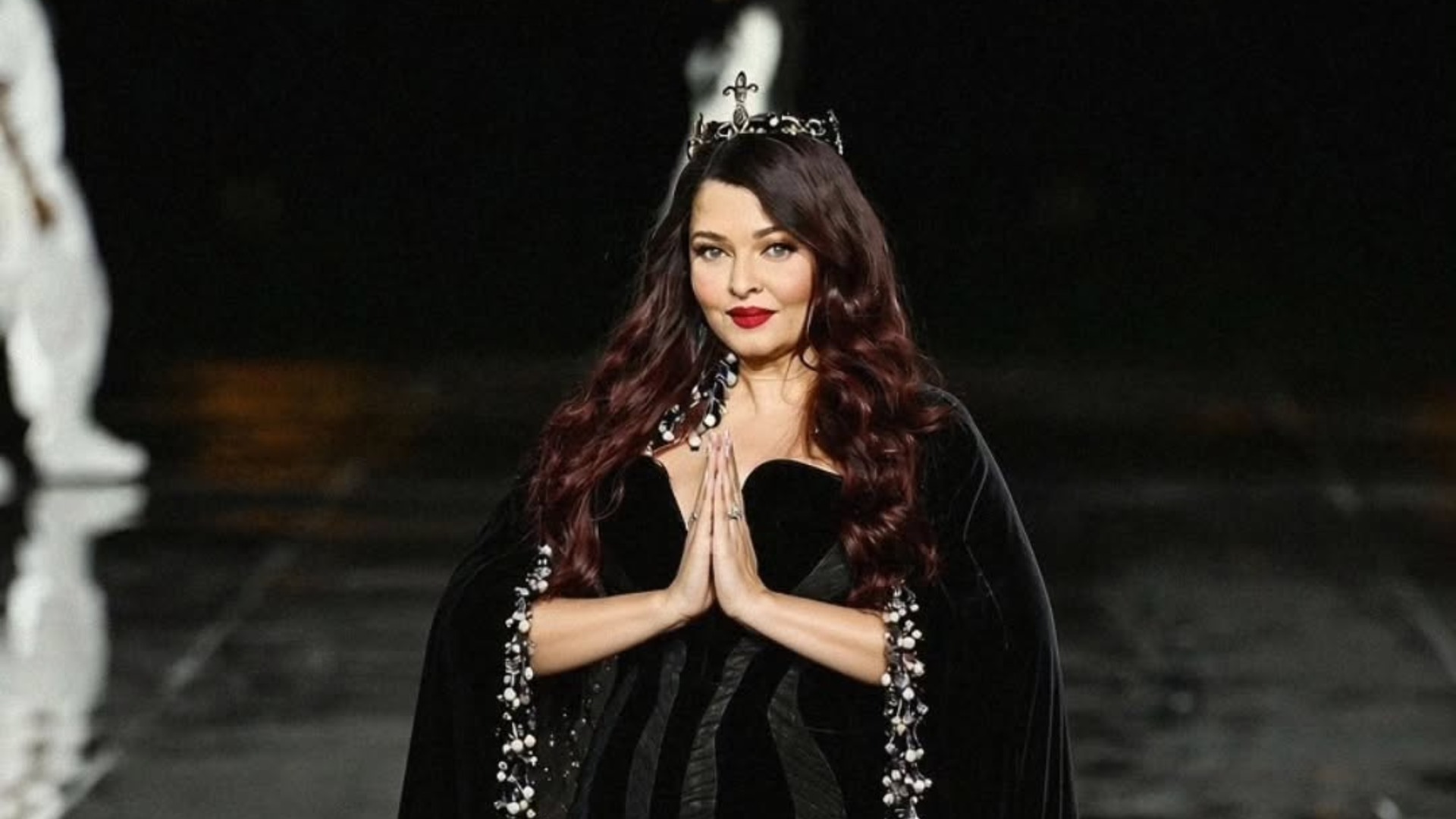 Aishwarya Rai Bachchan’s Yara Shoemaker Velvet Crystal Cape at Le Défilé 2026