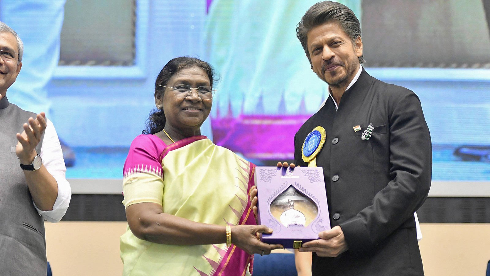 Shah Rukh Khan holding the Best Actor National Film Award for Jawan at the awards ceremony