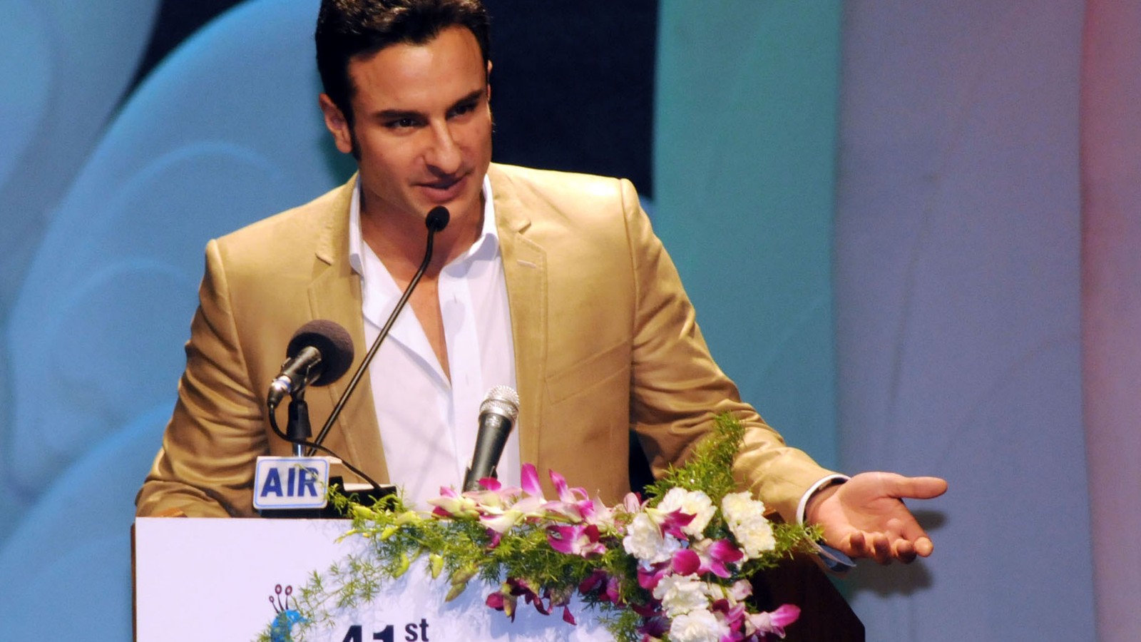 Saif Ali Khan speaking at the closing ceremony of the 41st IFFI in Goa