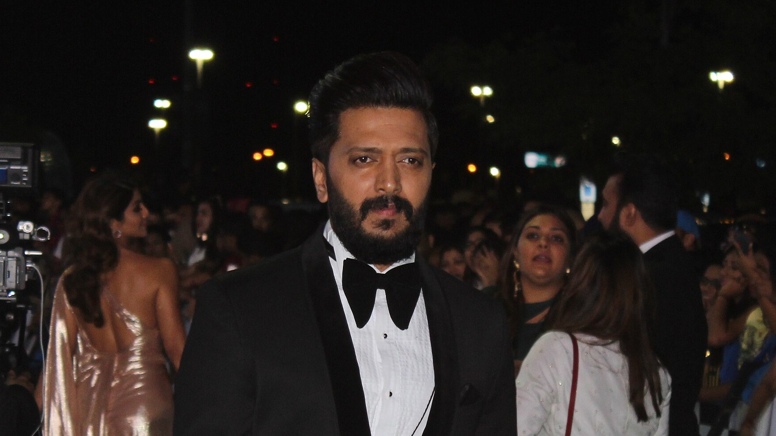 Actor Riteish Deshmukh in a black tuxedo and bow tie on the IIFA 2017 green carpet
