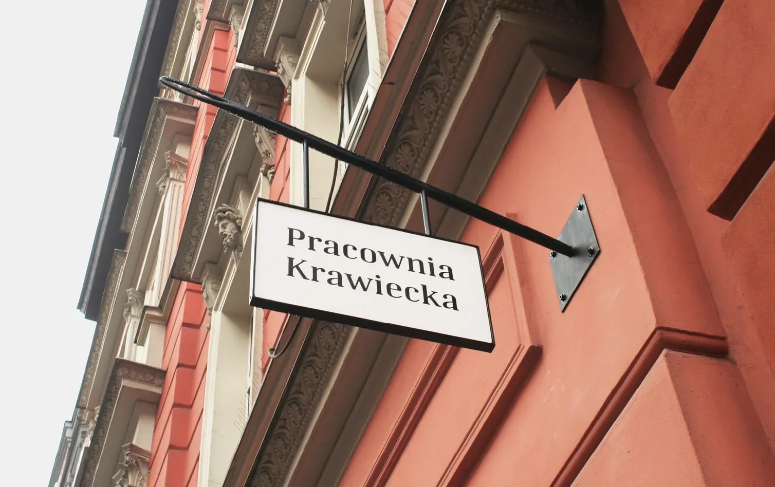 Szyld Pracowni Krawieckiej Teresy Urbanek zaprojektowany przez studio PANTOGRAF i wykonany przez pracownię Kujto. Signboard for Tailor’s Workshop Teresa Urbanek designed by PANTOGRAF studio - excuted by Kujto worshop.