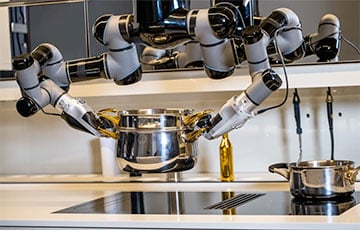 Робот-повар научился пробовать и оценивать вкус еды во время готовки