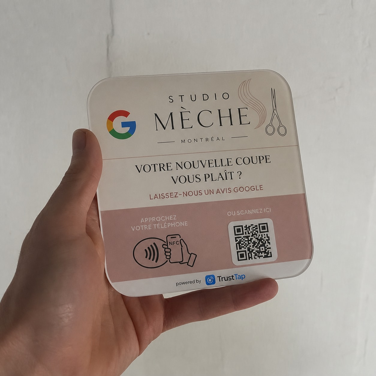 Plaque TrustTap personnalisée pour un salon