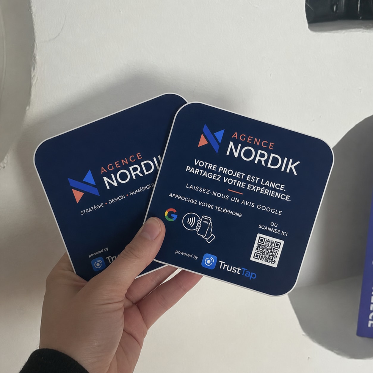 Plaques TrustTap personnalisées pour une agence