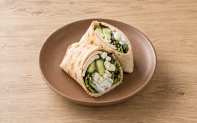 Wrap au blanc de poulet, concombre & tzatziki