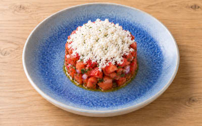 Tartare tomates, fraises et fêta glacée