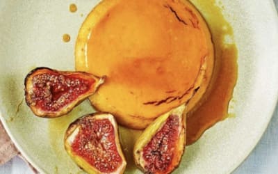 Crème caramel à la feuille de figuier et figues rôties