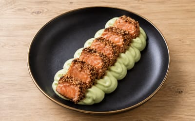 Tataki de saumon au sésame et mousse d'avocat