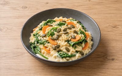 Orzo Crémeux aux Carottes Croquantes & Pousses d'Épinard