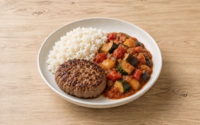 Steak haché, riz et ratatouille