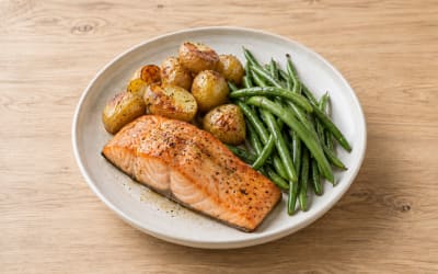 Saumon, pommes de terre grenaille et haricots verts