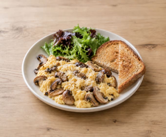 Œufs brouillés aux champignons