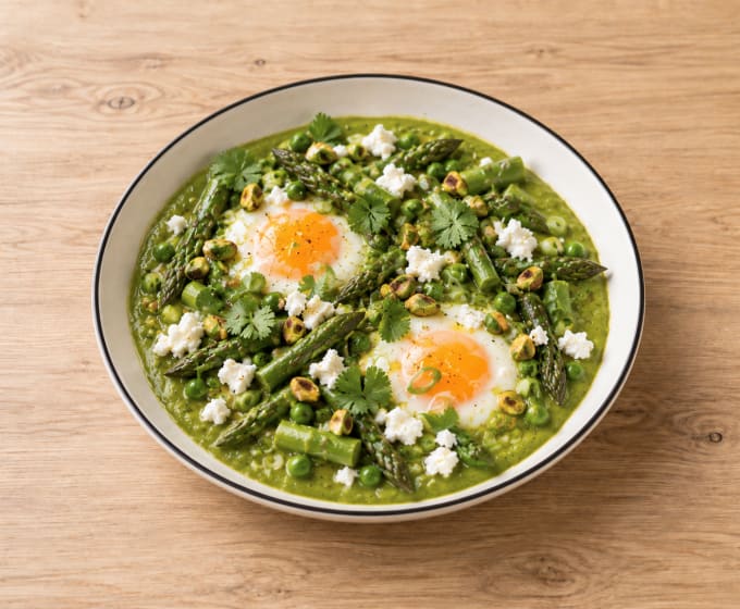 Chakchouka verte aux asperges, petits pois & feta