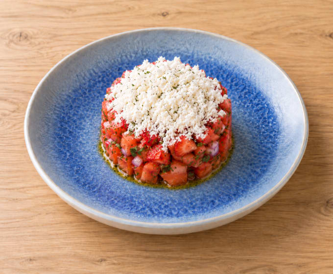 Tartare tomates, fraises et fêta glacée
