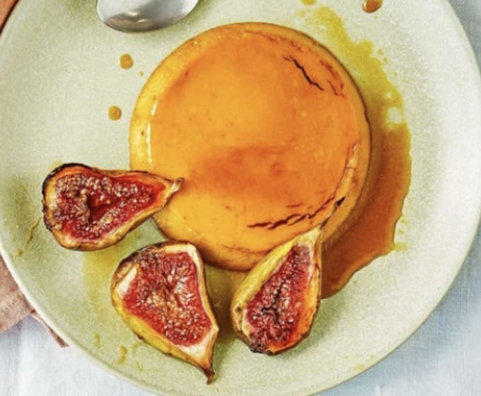 Crème caramel à la feuille de figuier et figues rôties