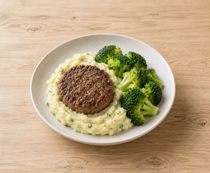 Steak haché, purée aux fines herbes & brocolis