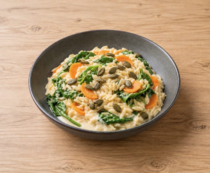 Orzo Crémeux aux Carottes Croquantes & Pousses d'Épinard
