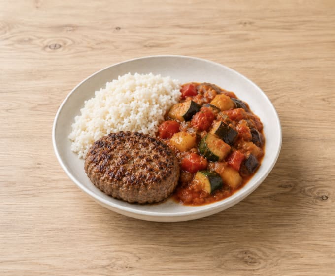 Steak haché, riz et ratatouille