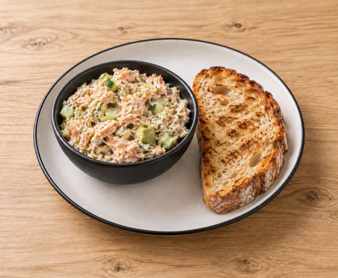 Tartinade crémeuse de saumon, avocat & concombre