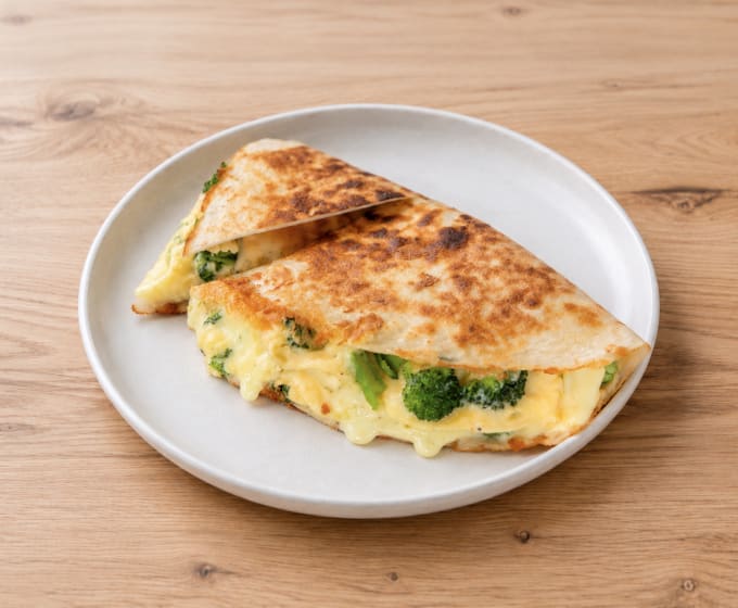Quesadilla omelette, brocolis, fromage