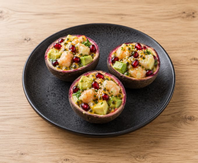 Fruits de la passion aux crevettes et avocats