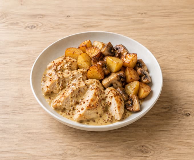 Poulet à la moutarde, pommes de terre et champignon