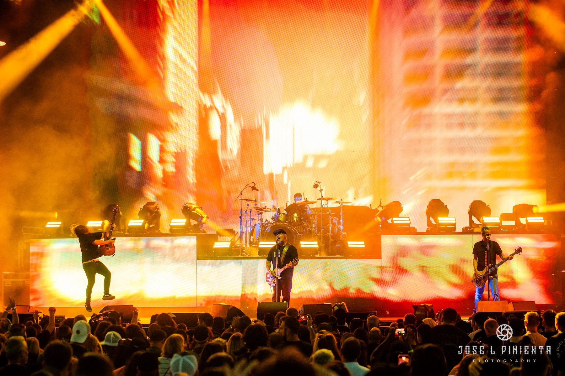 Concert Review: Breaking Benjamin, Staind, Wage War &amp; Lakeview – Awaken The Fallen Tour 2025, iThink Financial Amphitheatre, May 14, 2025