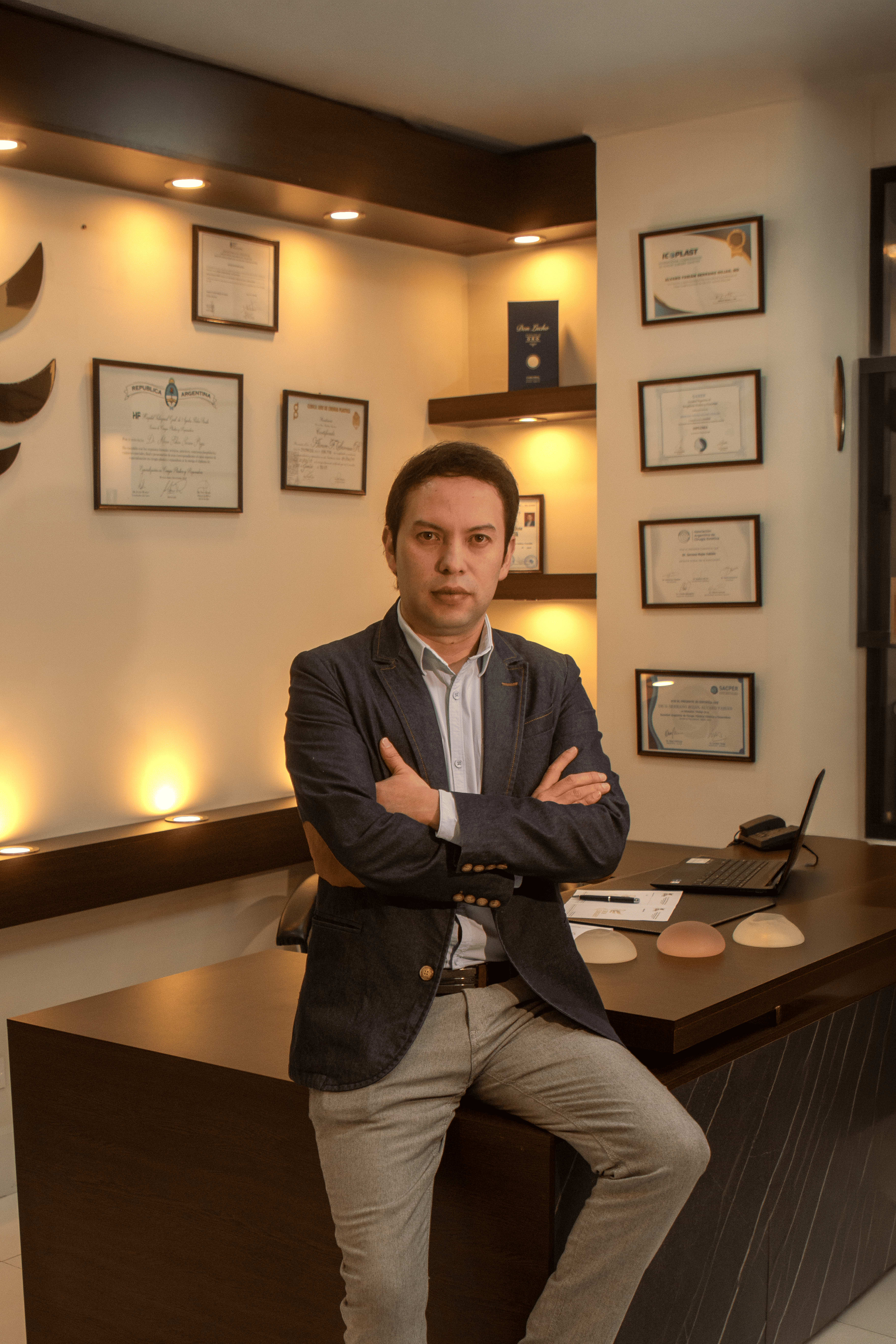 Dr. Fabián Serrano — Cirujano Plástico en Sucre, Bolivia