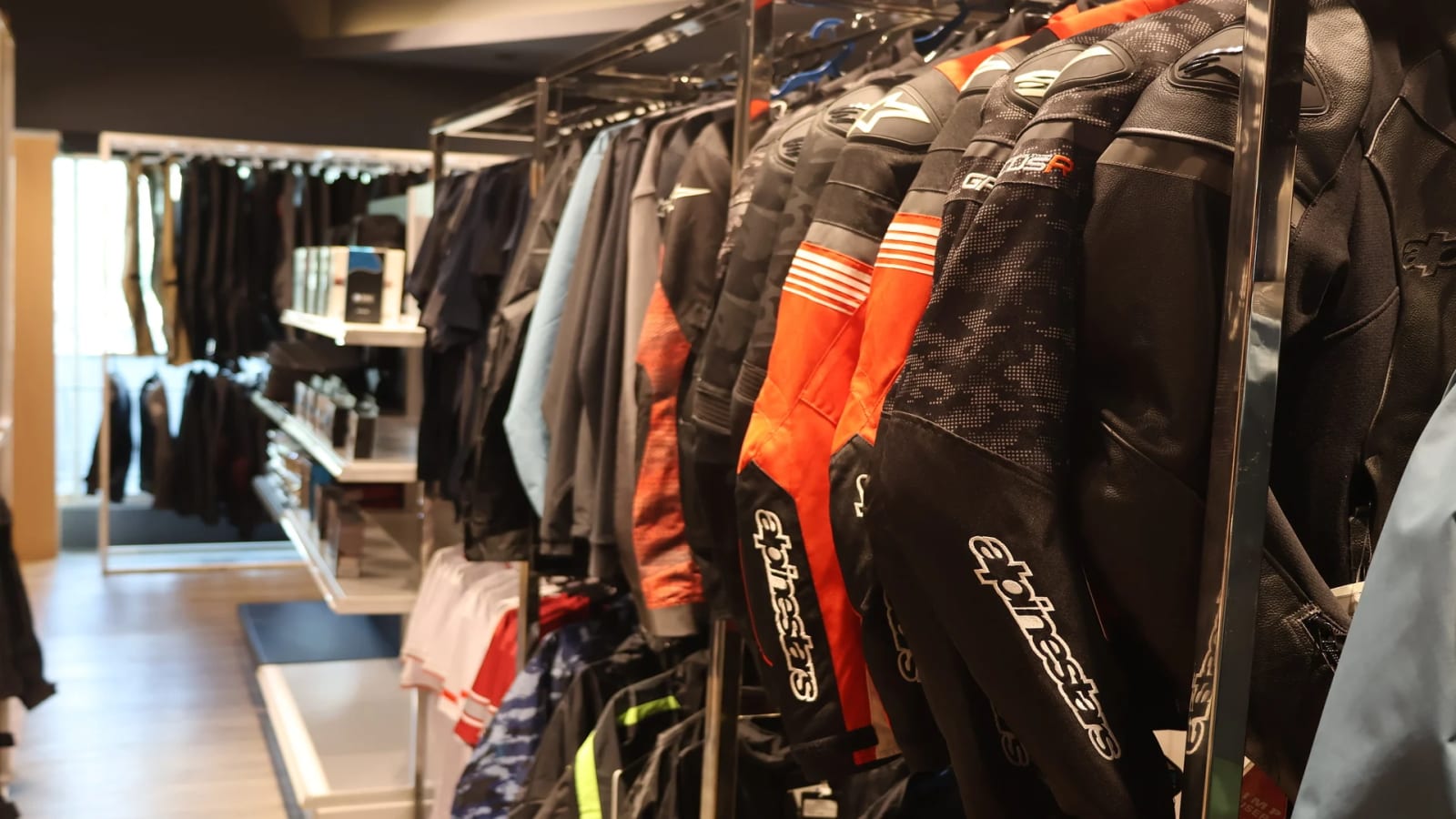 Kawasaki Kuching riding gear showroom, photo 9